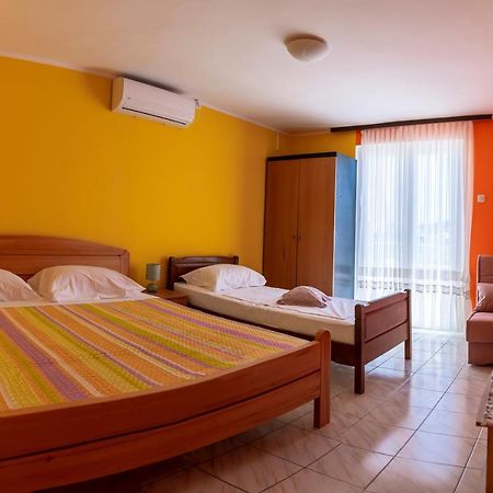 Apartments Mikulic Рогозница Экстерьер фото