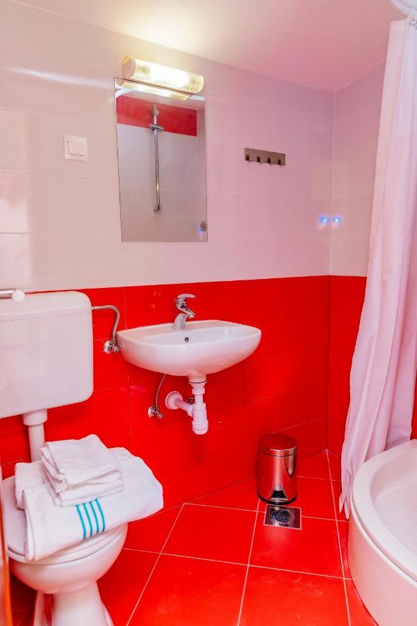 Apartments Mikulic Рогозница Экстерьер фото
