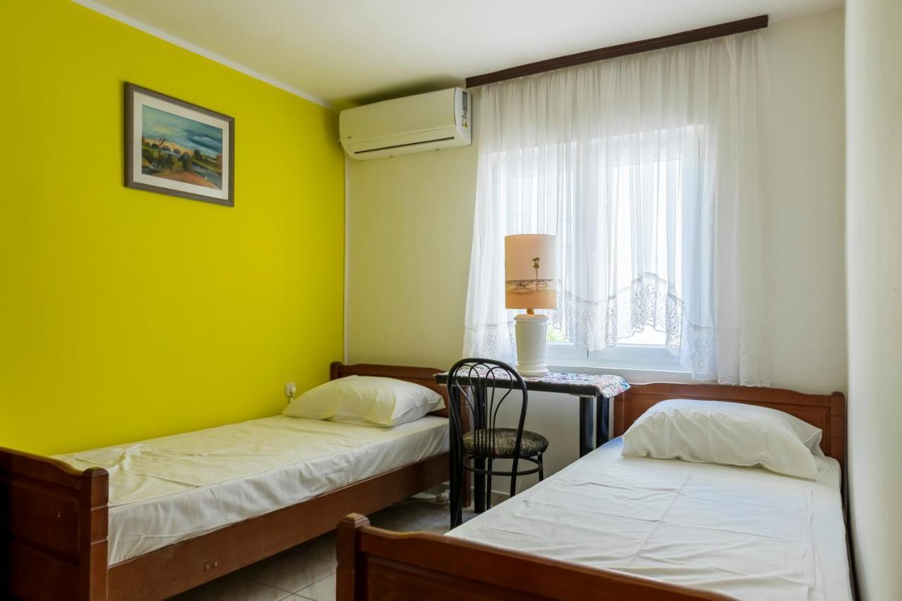 Apartments Mikulic Рогозница Экстерьер фото